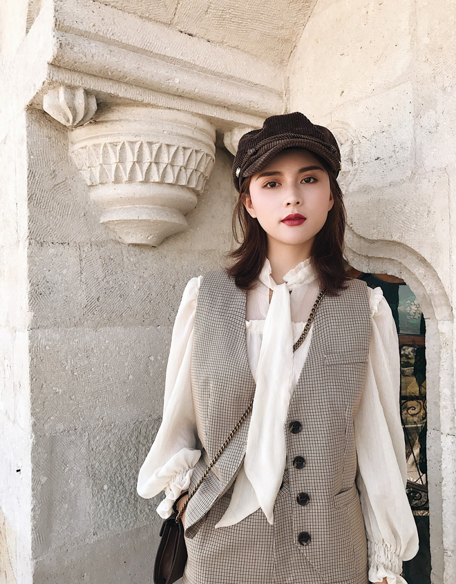 Những màn thiên nga hóa vịt xấu xí chỉ bởi vì quên mở ứng dụng làm đẹp của các hot girl Trung Quốc Những màn thiên nga hóa vịt xấu xí chỉ bởi vì quên mở ứng dụng làm đẹp của các hot girl Trung Quốc